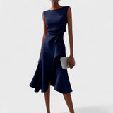 Andrea | Moderna elegance asimetriskā kleitā