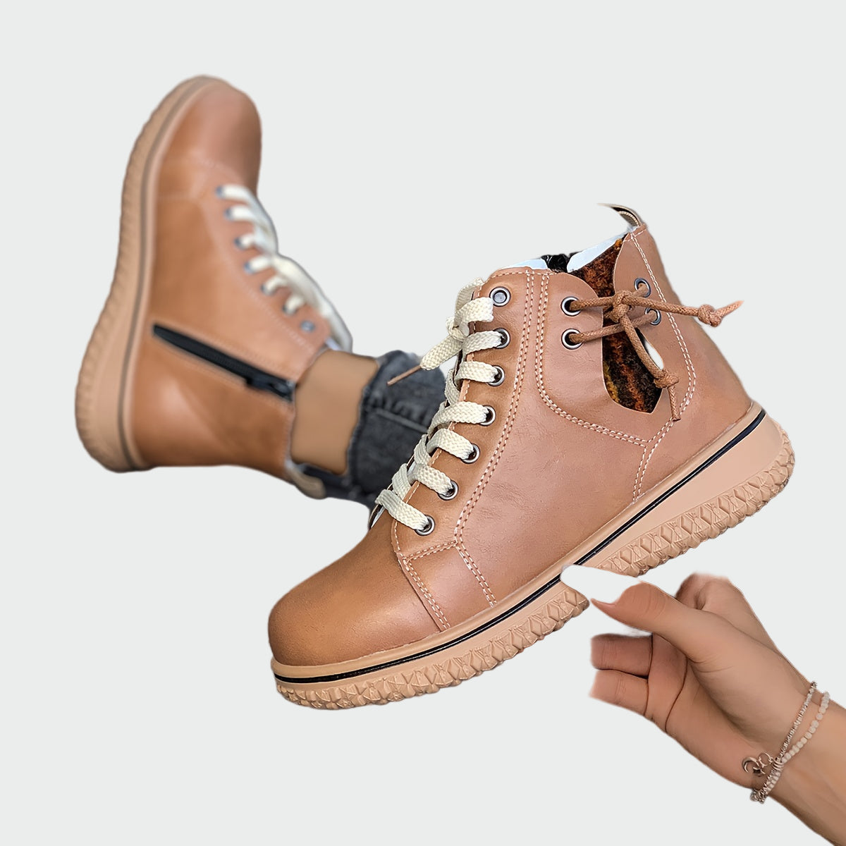 Luca | Melnas kedas ar pelēkām šņorēm