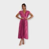 Sára | Violeta, krokota, eleganta kleita