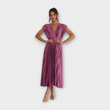 Sára | Violeta, krokota, eleganta kleita