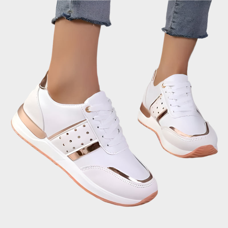 Judit | Melnas kedas ar zelta detaļām